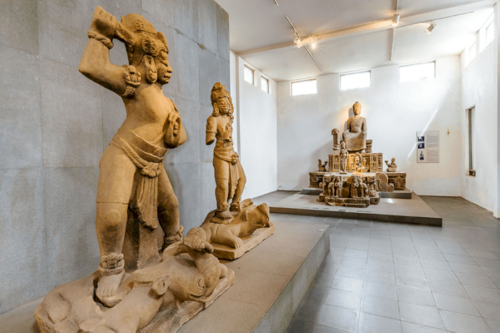 Close to Tran Thi Ly Bridge, Museum of Cham Sculpture impresses tourists with ancient Champa Kingdom sculptures and artworks